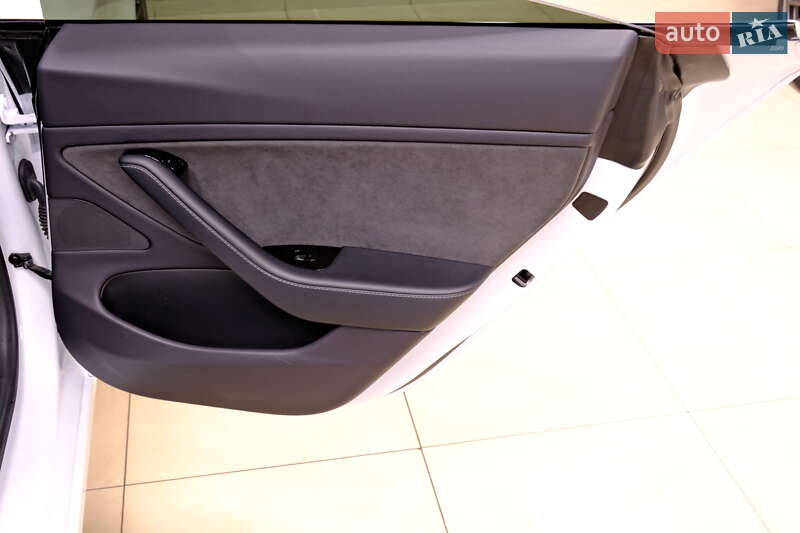 Седан Tesla Model 3 2019 в Одессе