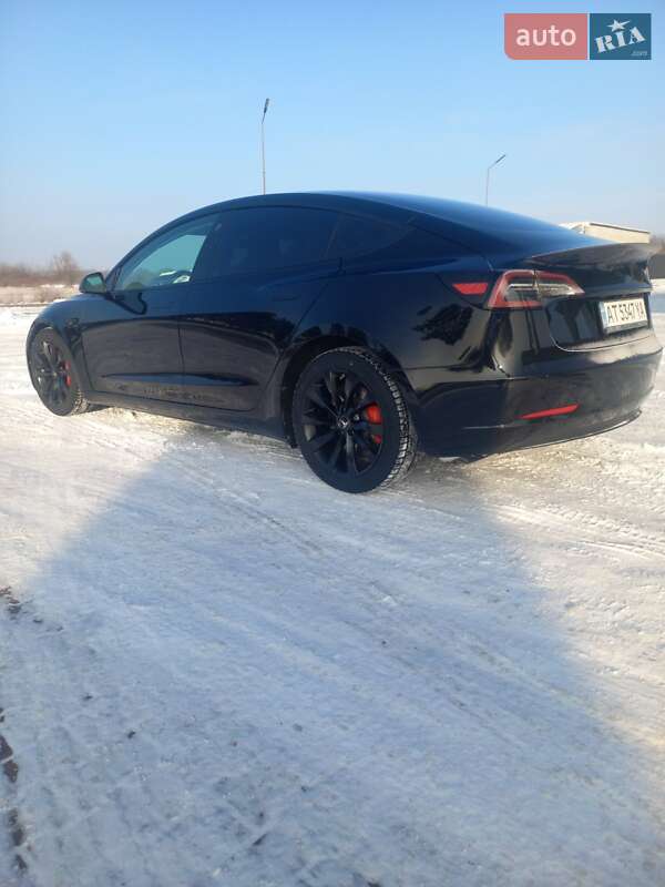 Седан Tesla Model 3 2021 в Коломиї