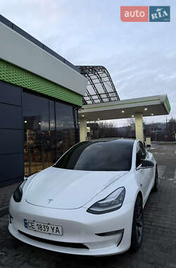 Седан Tesla Model 3 2020 в Черновцах