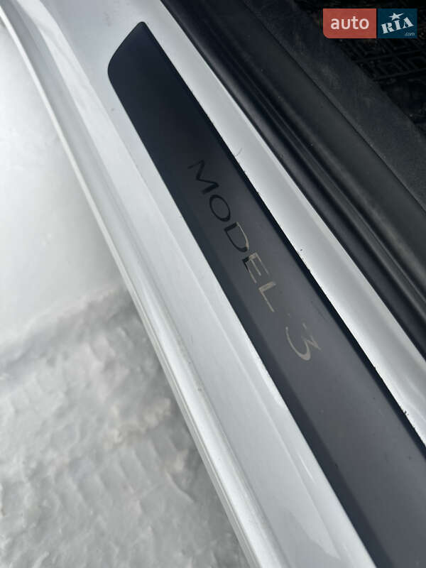 Седан Tesla Model 3 2022 в Ковелі