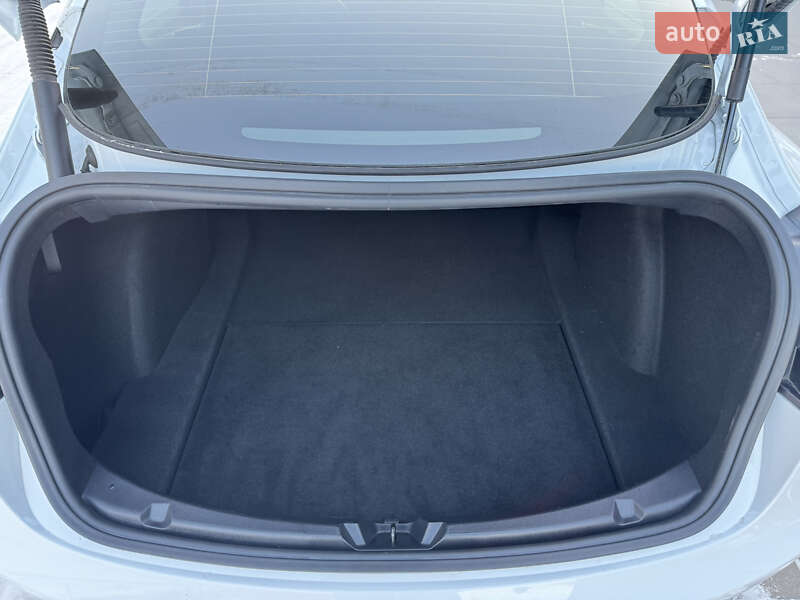 Седан Tesla Model 3 2022 в Кременчуці