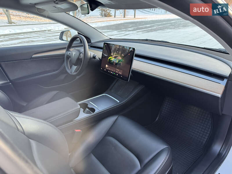 Седан Tesla Model 3 2022 в Кременчуці