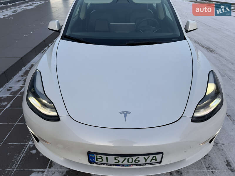 Седан Tesla Model 3 2022 в Кременчуці