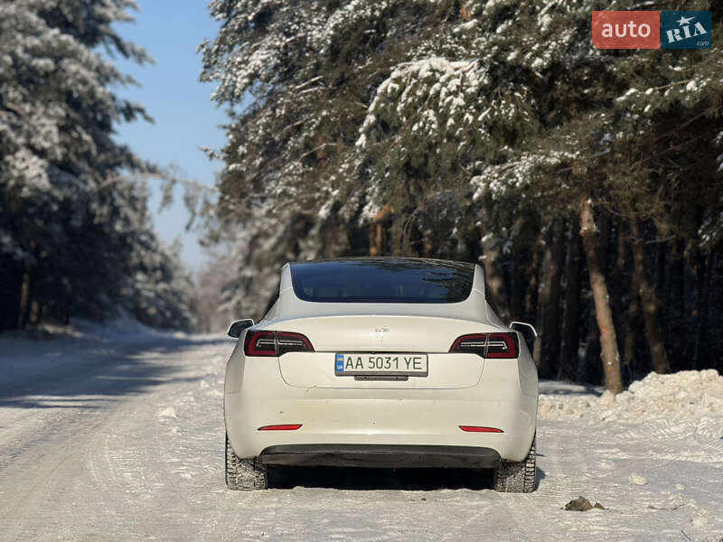 Седан Tesla Model 3 2022 в Києві