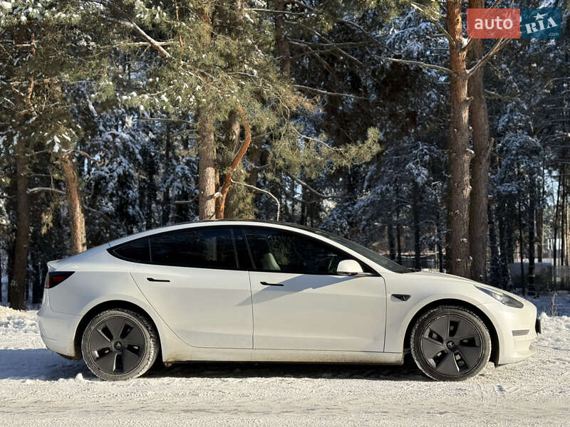 Седан Tesla Model 3 2022 в Києві
