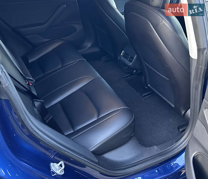 Седан Tesla Model 3 2019 в Києві