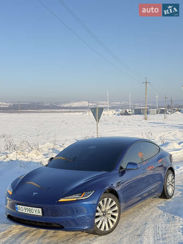 Седан Tesla Model 3 2025 в Хусті