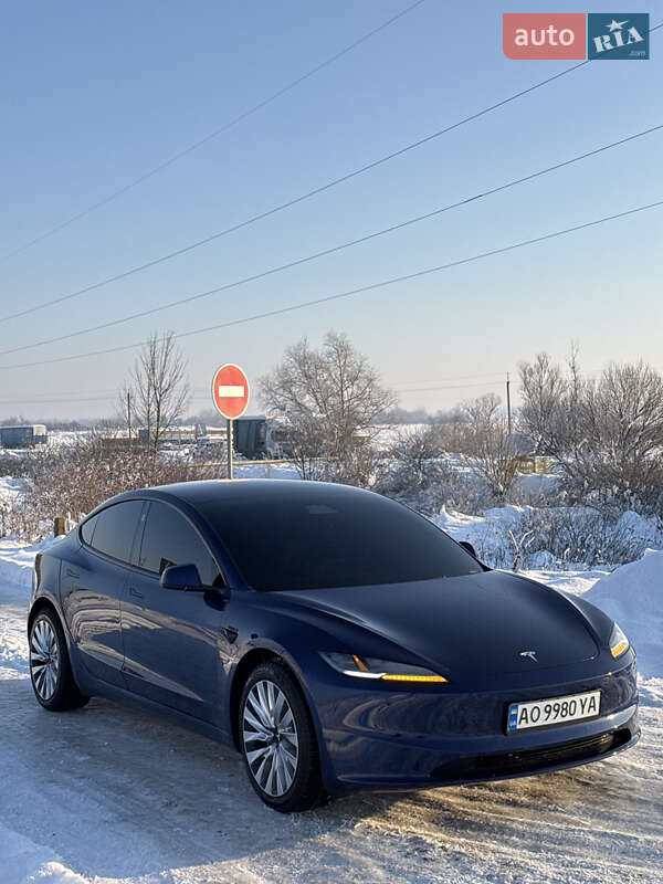 Седан Tesla Model 3 2025 в Хусті