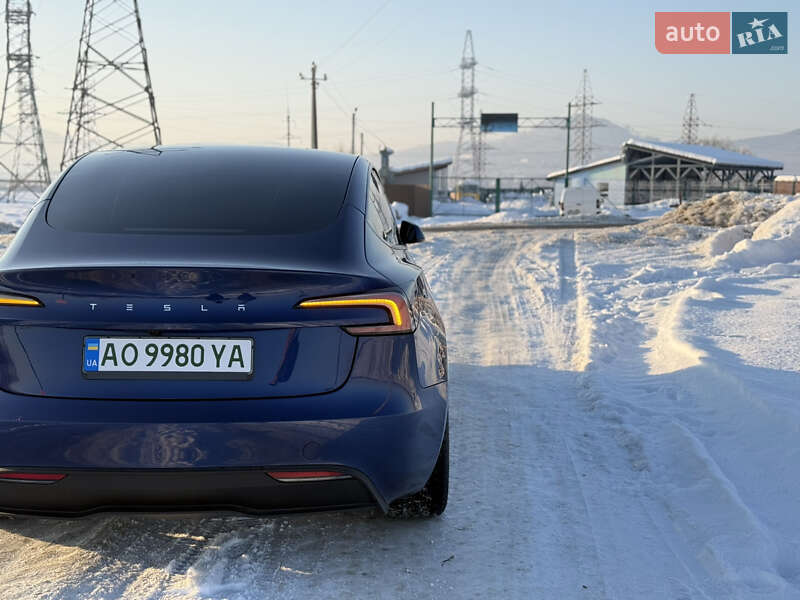 Седан Tesla Model 3 2025 в Хусті