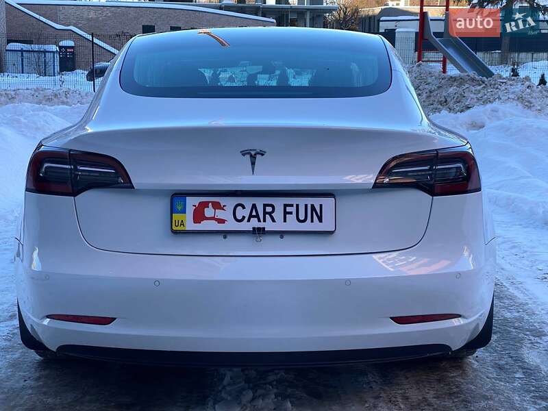 Седан Tesla Model 3 2018 в Львові