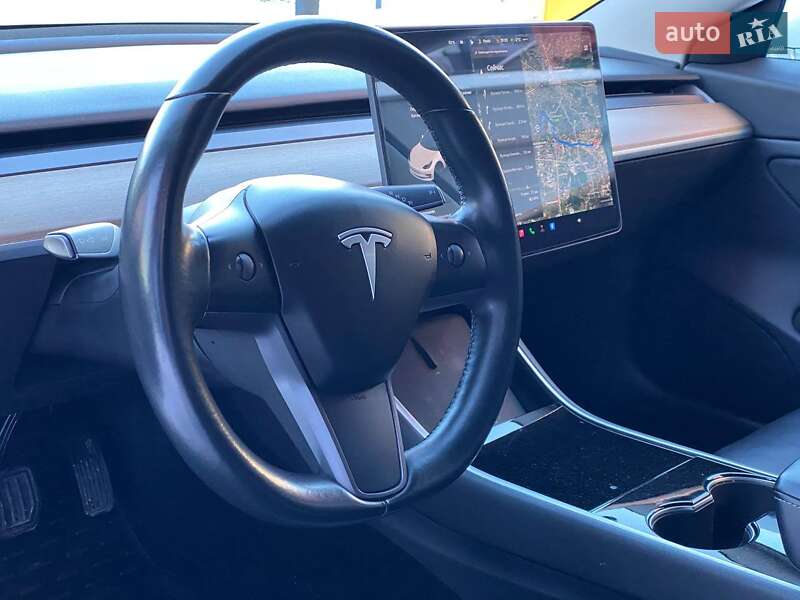 Седан Tesla Model 3 2018 в Львові