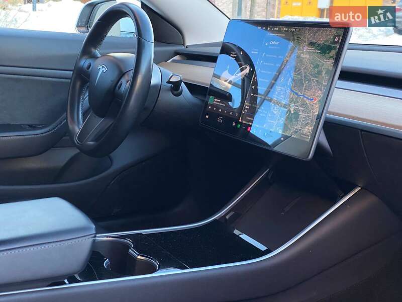 Седан Tesla Model 3 2018 в Львові
