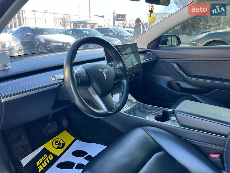 Седан Tesla Model 3 2019 в Ивано-Франковске