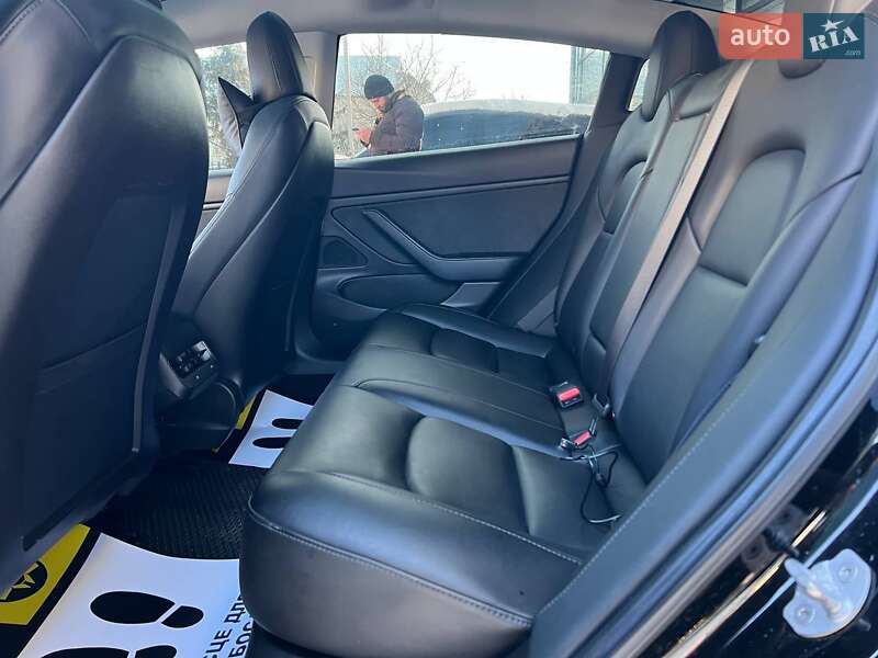 Седан Tesla Model 3 2019 в Ивано-Франковске