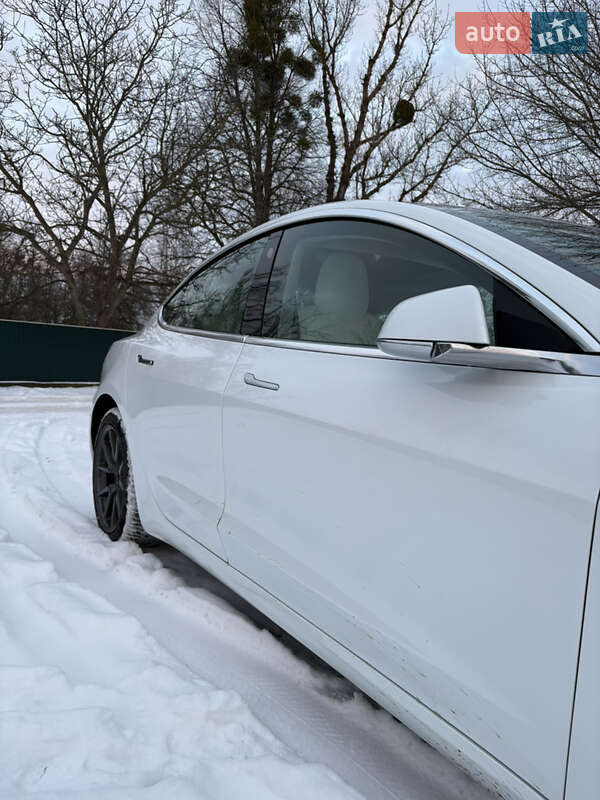 Седан Tesla Model 3 2019 в Киеве