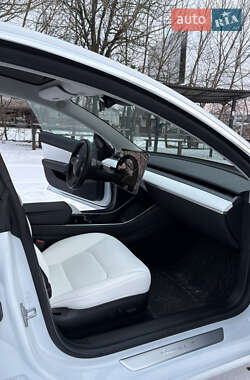 Седан Tesla Model 3 2019 в Киеве