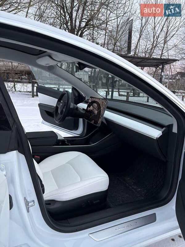 Седан Tesla Model 3 2019 в Киеве