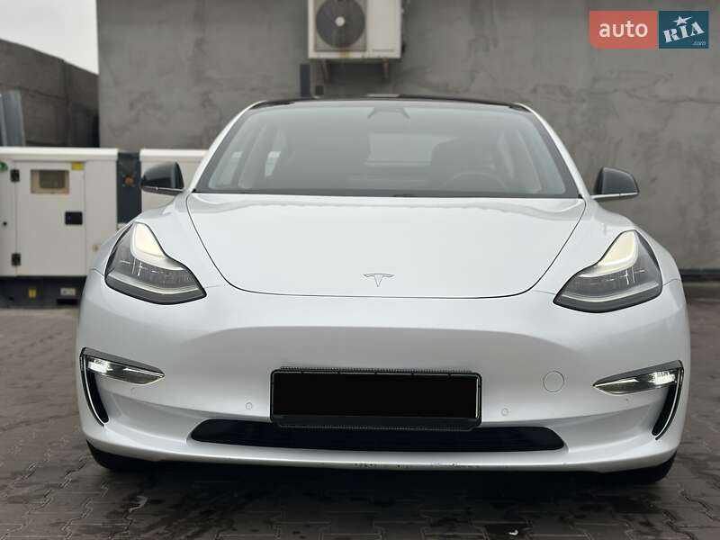 Седан Tesla Model 3 2018 в Києві
