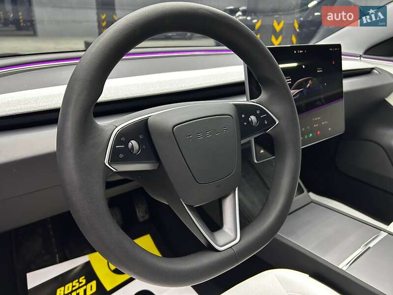 Седан Tesla Model 3 2024 в Чернівцях