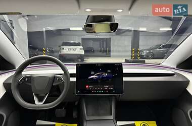 Седан Tesla Model 3 2024 в Черновцах