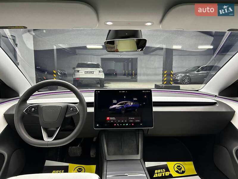 Седан Tesla Model 3 2024 в Чернівцях