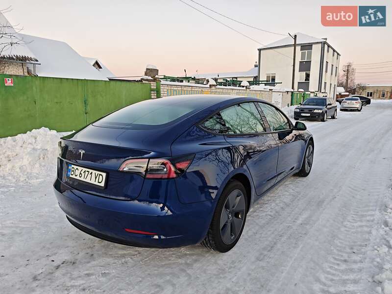 Седан Tesla Model 3 2023 в Львове