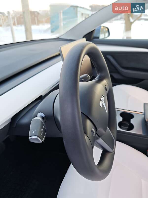 Седан Tesla Model 3 2023 в Львове