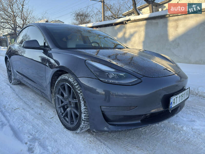 Седан Tesla Model 3 2022 в Івано-Франківську