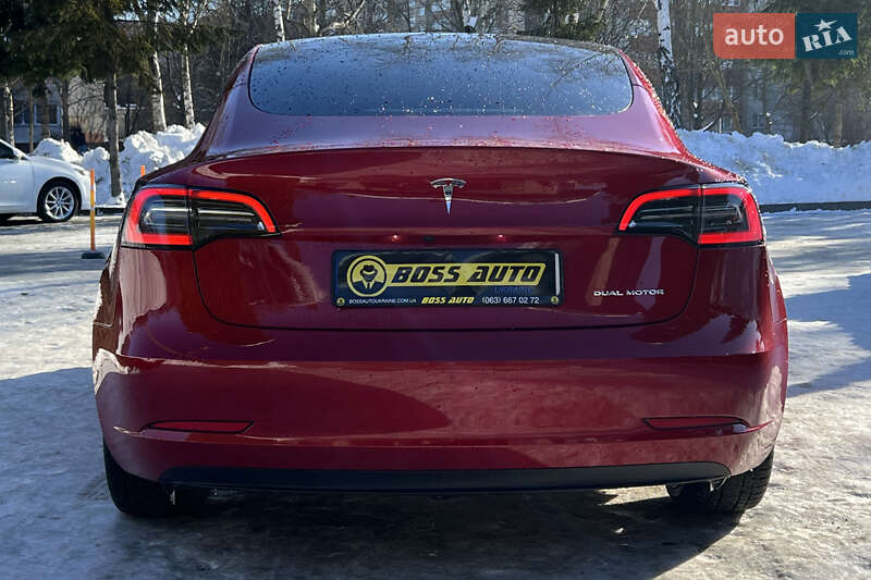 Седан Tesla Model 3 2023 в Львове