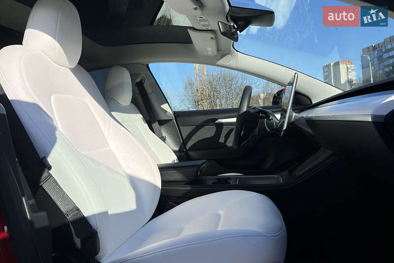Седан Tesla Model 3 2023 в Львове