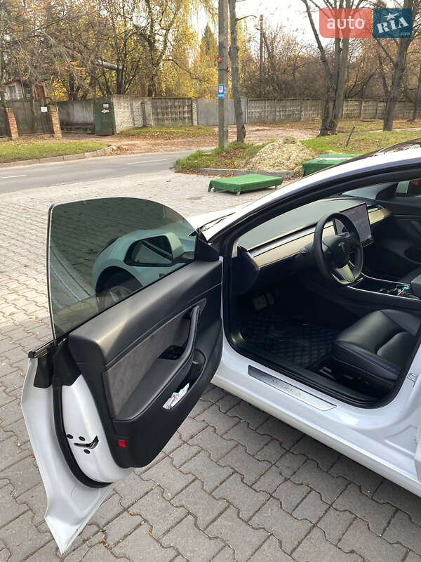 Седан Tesla Model 3 2020 в Львове фото 11 Седан Tesla Model 3 2020 в Львове