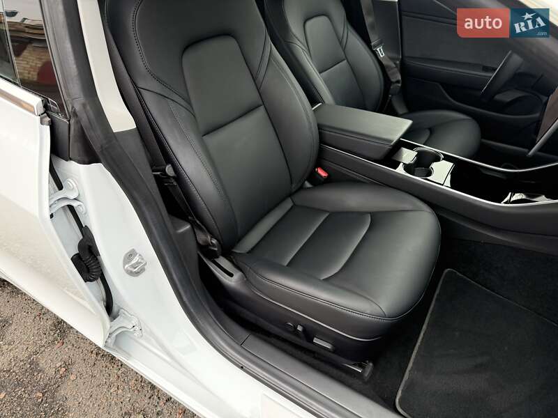 Седан Tesla Model 3 2018 в Киеве