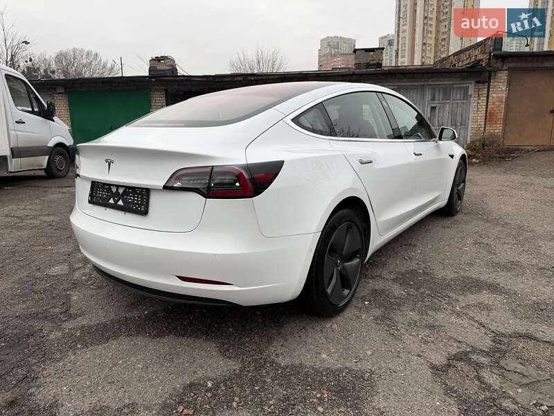 Седан Tesla Model 3 2018 в Киеве