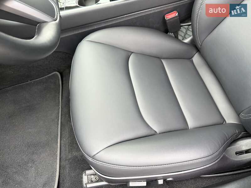 Седан Tesla Model 3 2018 в Киеве