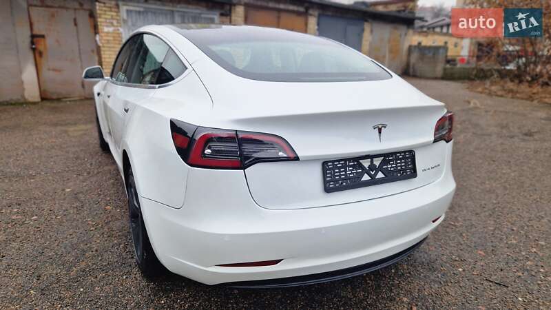 Седан Tesla Model 3 2020 в Києві