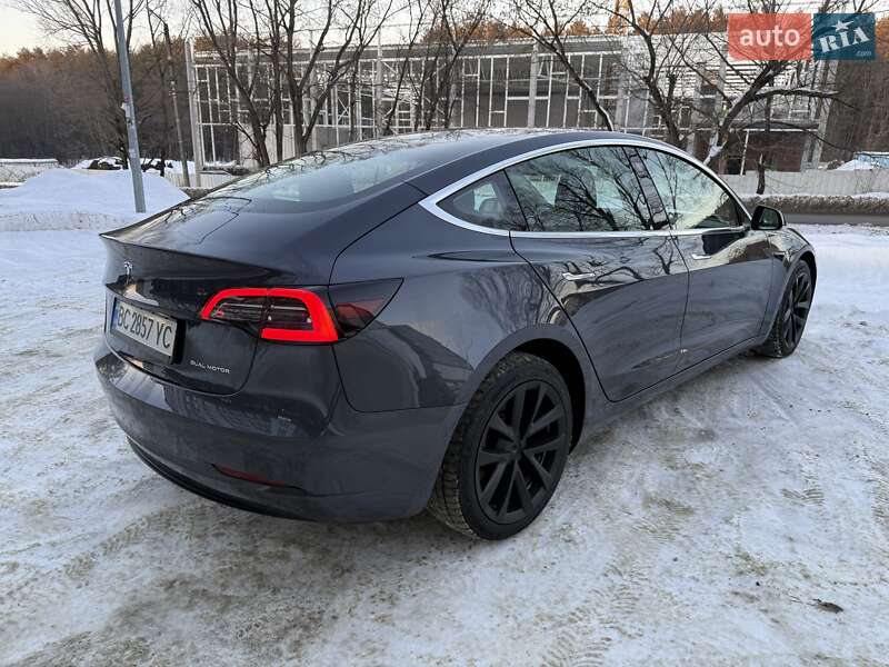 Седан Tesla Model 3 2019 в Львове