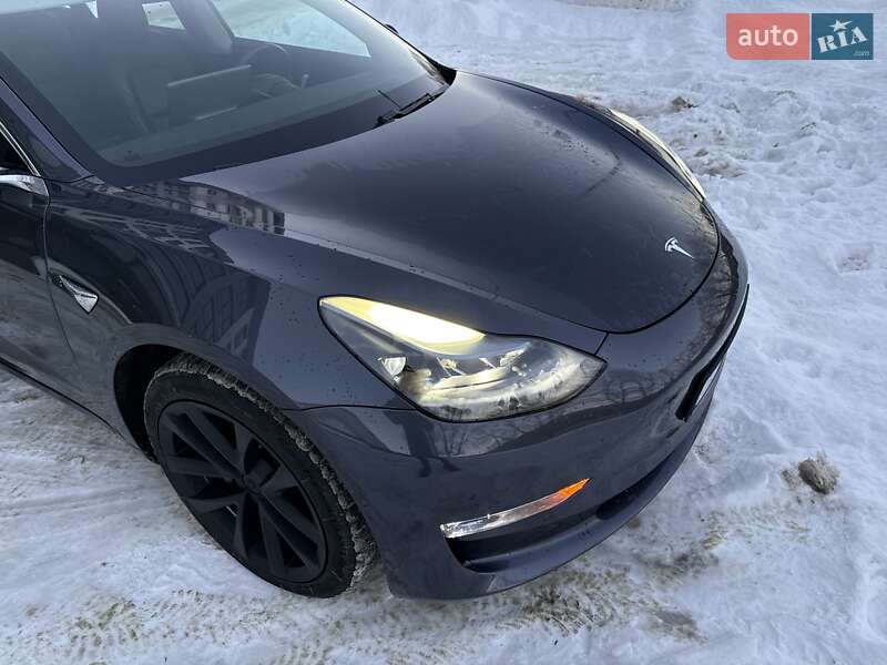 Седан Tesla Model 3 2019 в Львове