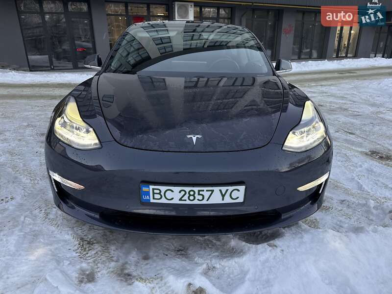 Седан Tesla Model 3 2019 в Львове