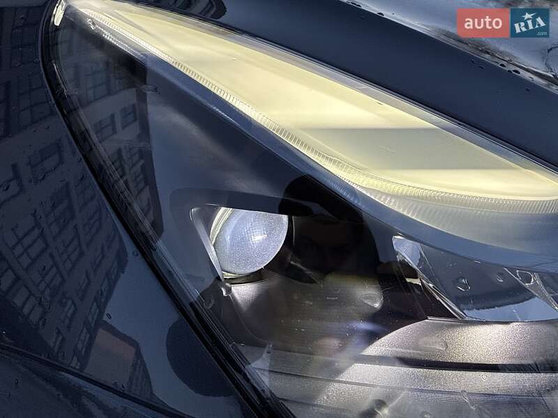 Седан Tesla Model 3 2019 в Львове