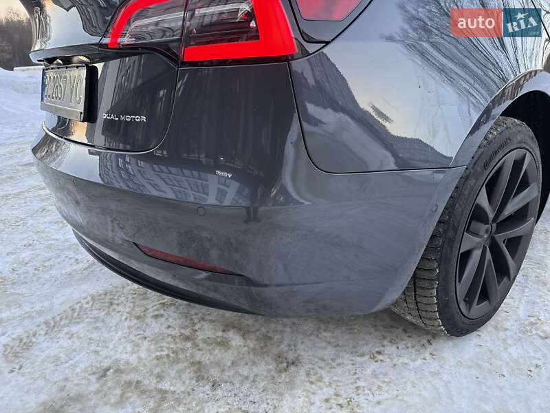 Седан Tesla Model 3 2019 в Львове