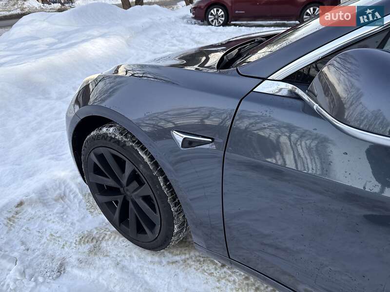 Седан Tesla Model 3 2019 в Львове