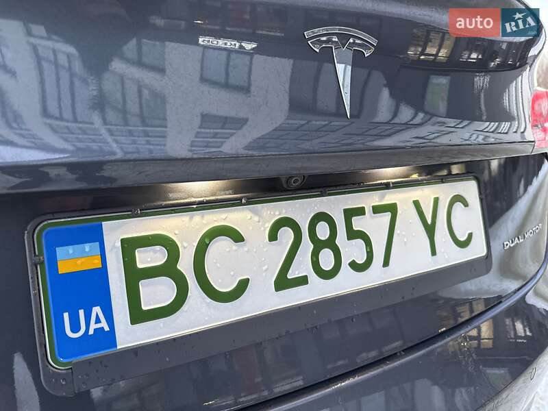 Седан Tesla Model 3 2019 в Львове