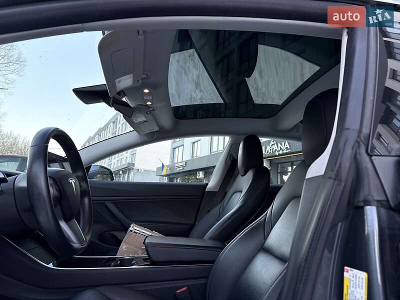 Седан Tesla Model 3 2019 в Львове