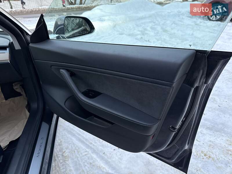 Седан Tesla Model 3 2019 в Львове