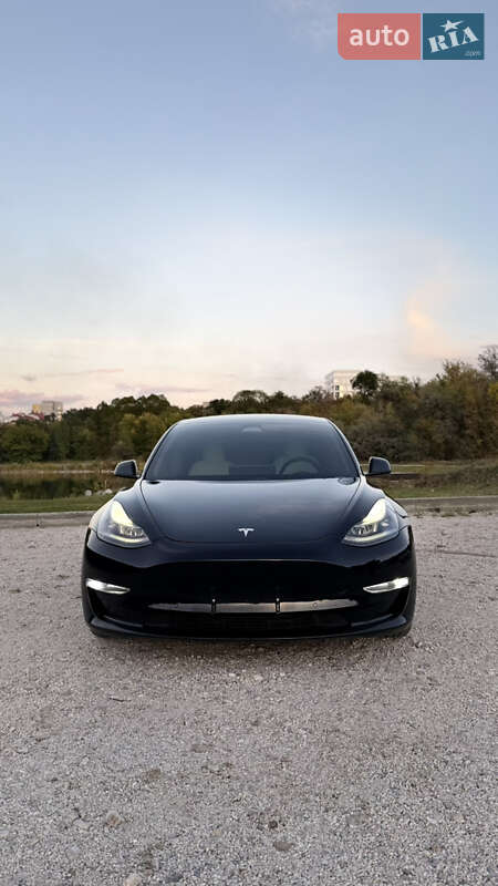 Седан Tesla Model 3 2021 в Дніпрі