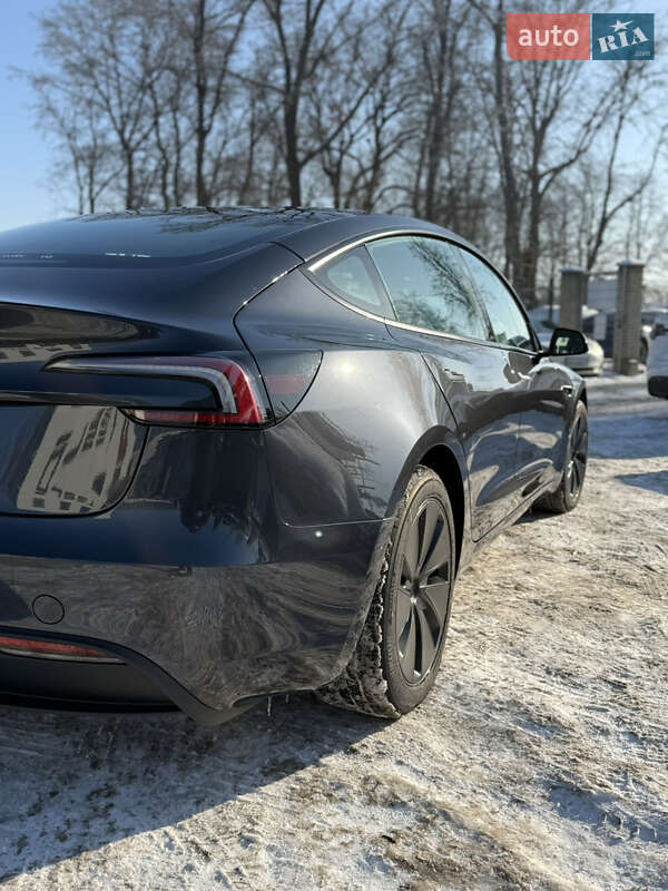 Седан Tesla Model 3 2024 в Вінниці