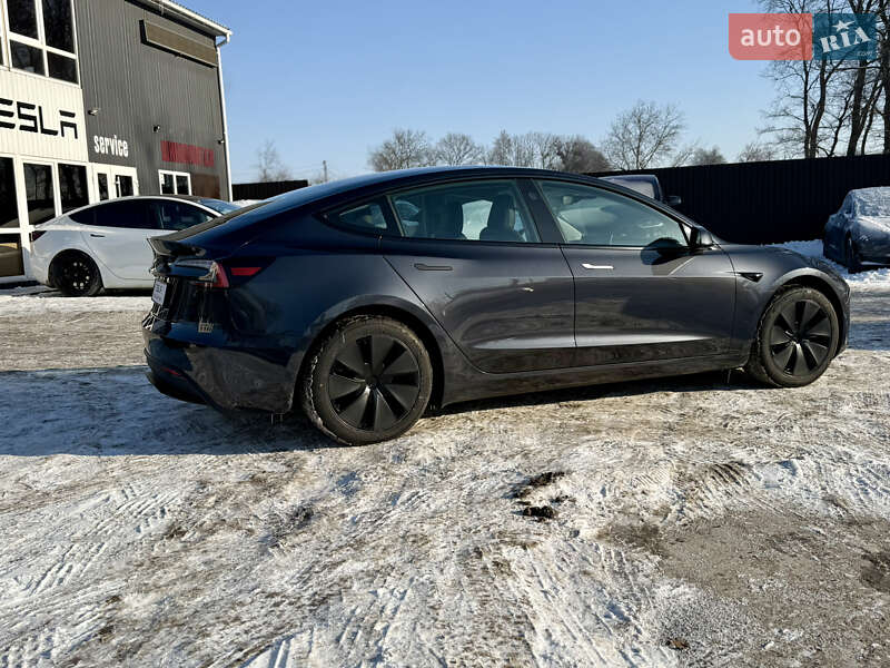Седан Tesla Model 3 2024 в Вінниці