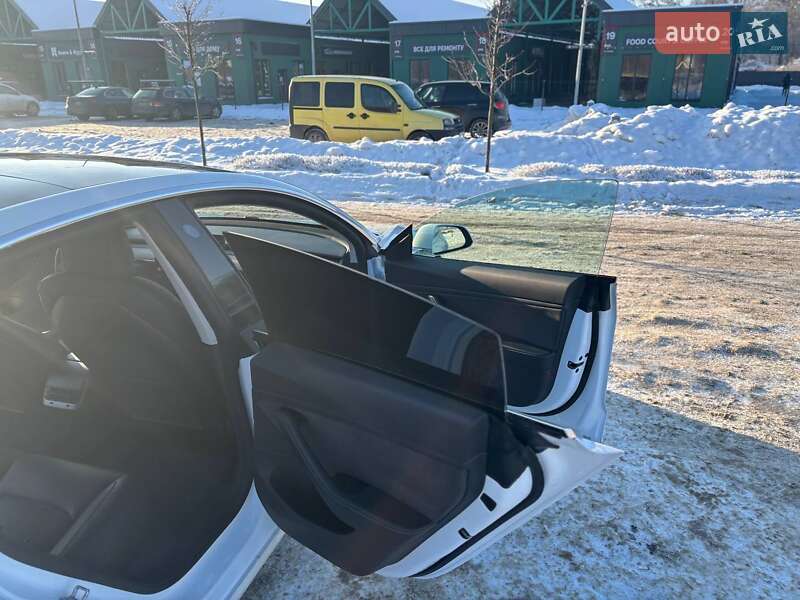 Седан Tesla Model 3 2019 в Ирпене