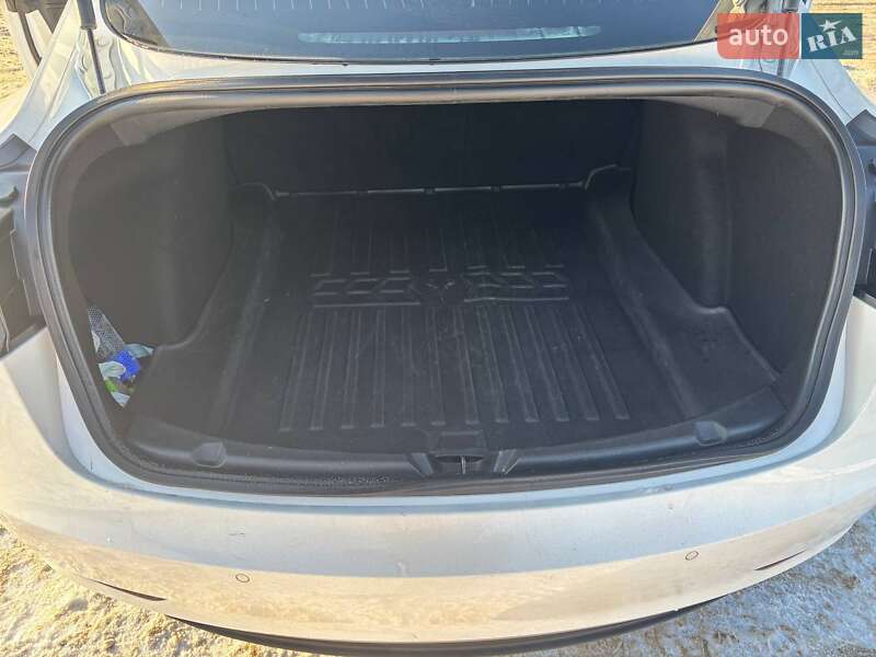 Седан Tesla Model 3 2019 в Ирпене