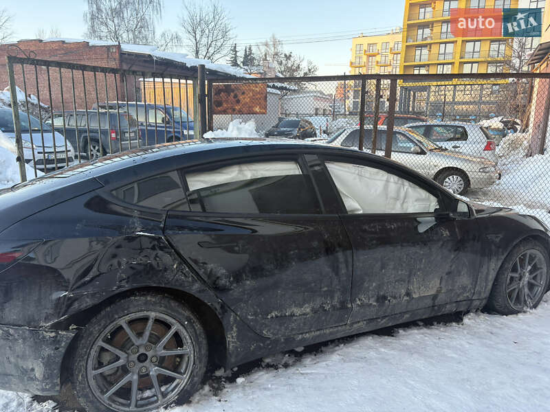Седан Tesla Model 3 2018 в Львові